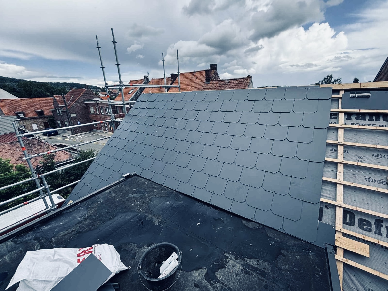 Réalisation toiture 13 — chantier par un artisan certifié en Belgique