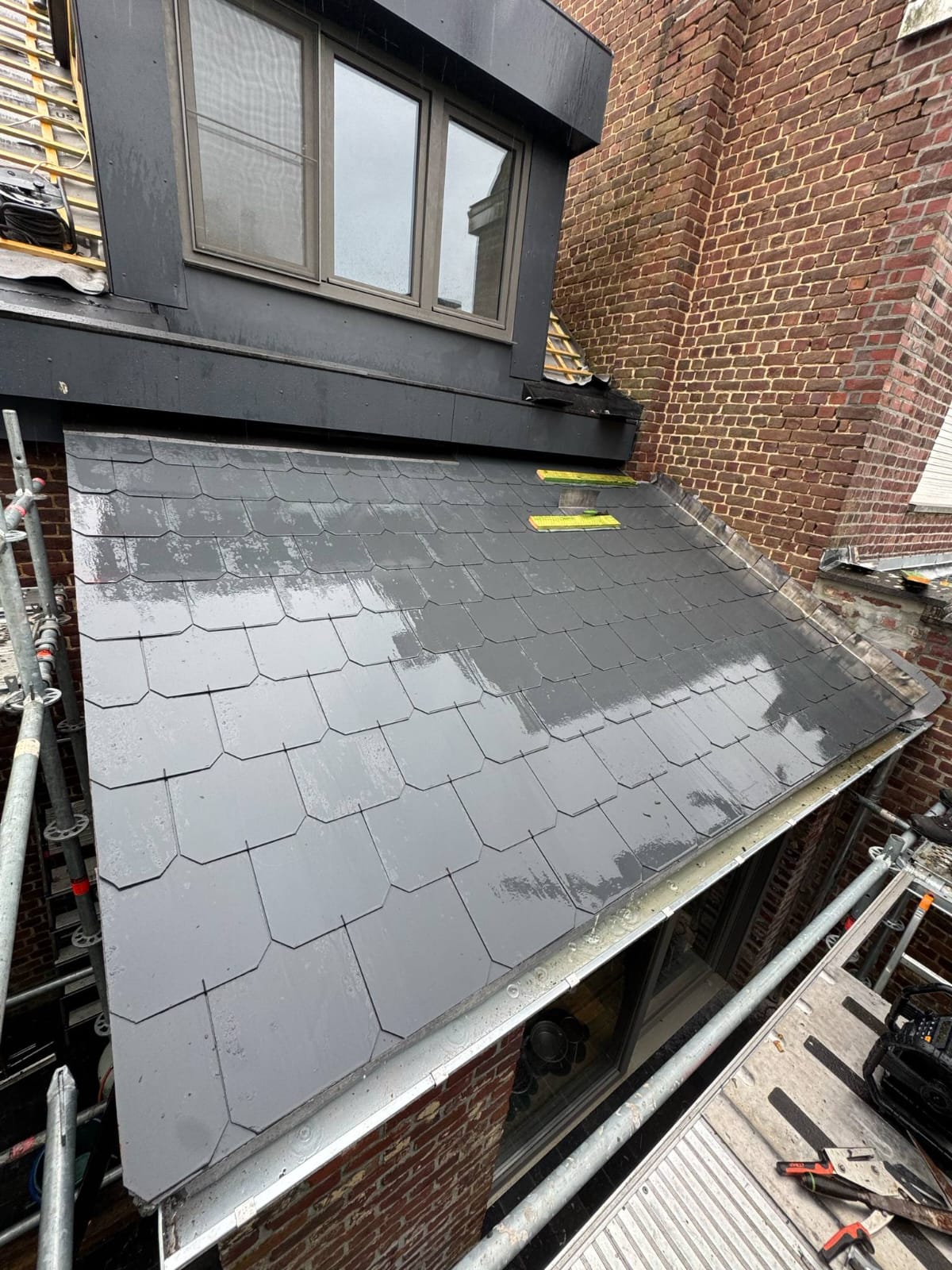Réalisation toiture 16 — chantier par un artisan certifié en Belgique